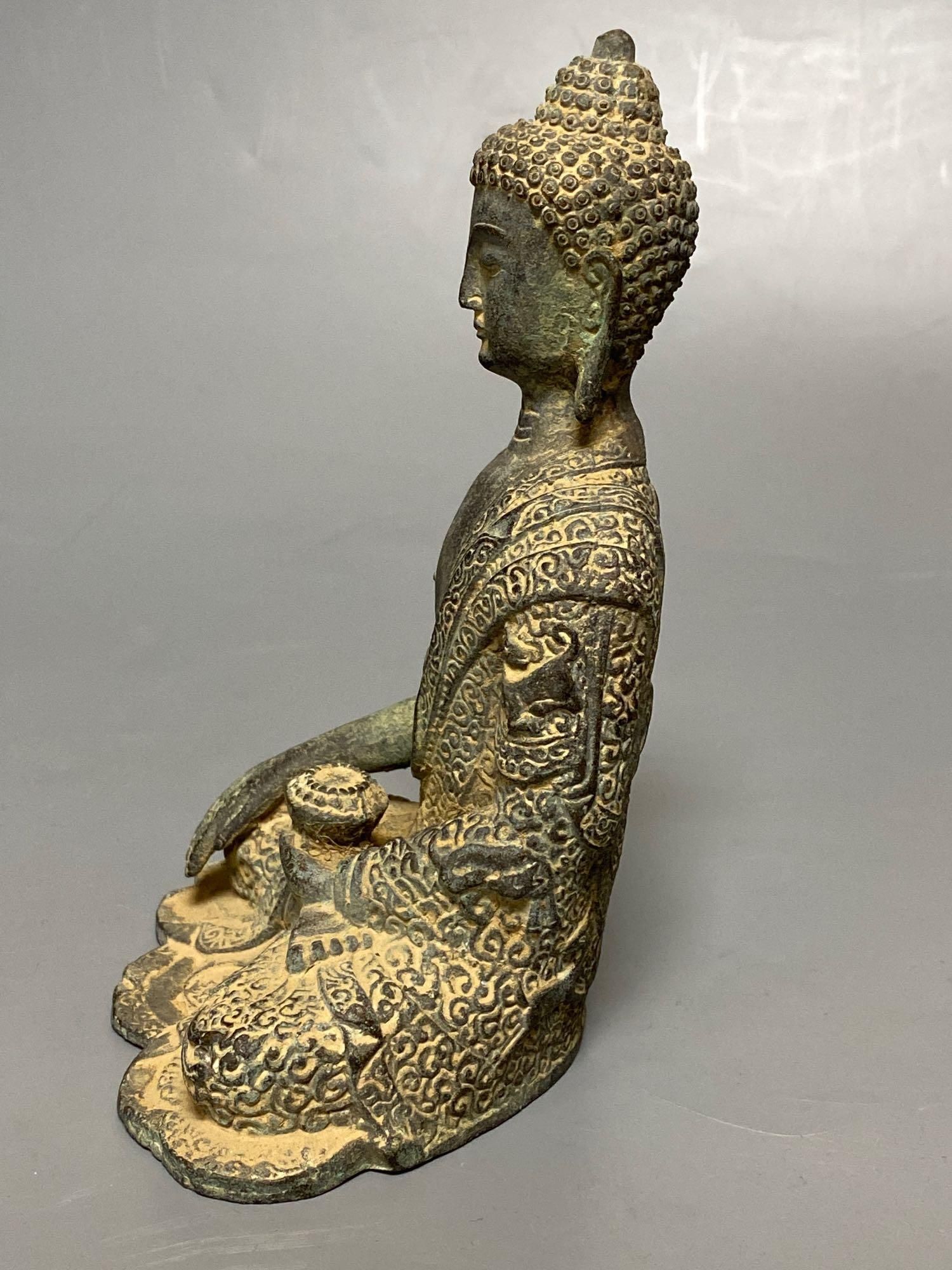 A South East Asia bronze of Buddha, 16cm